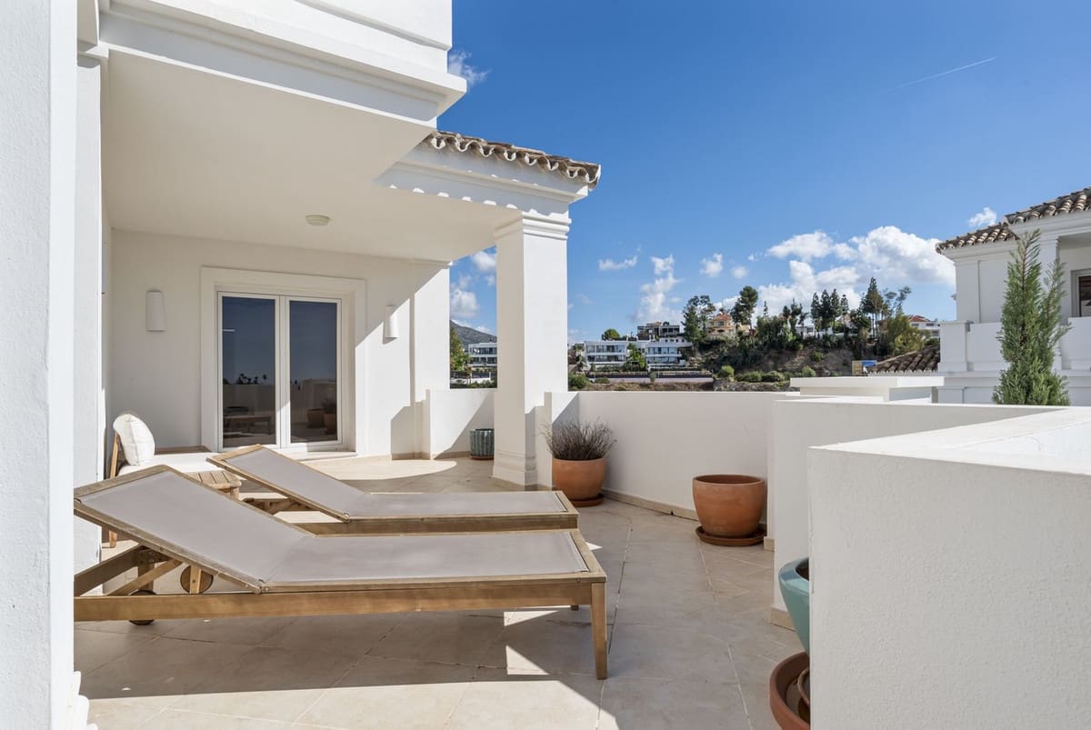 3 bedroom Apartment for sale in Nueva Andalucia with pool garage - € 875,000 (Ref: 9400719)