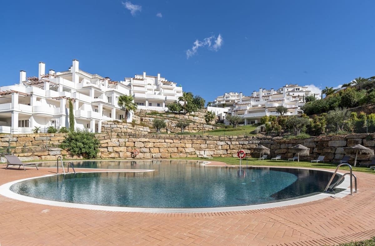 3 bedroom Apartment for sale in Nueva Andalucia with pool garage - € 875,000 (Ref: 9400719)