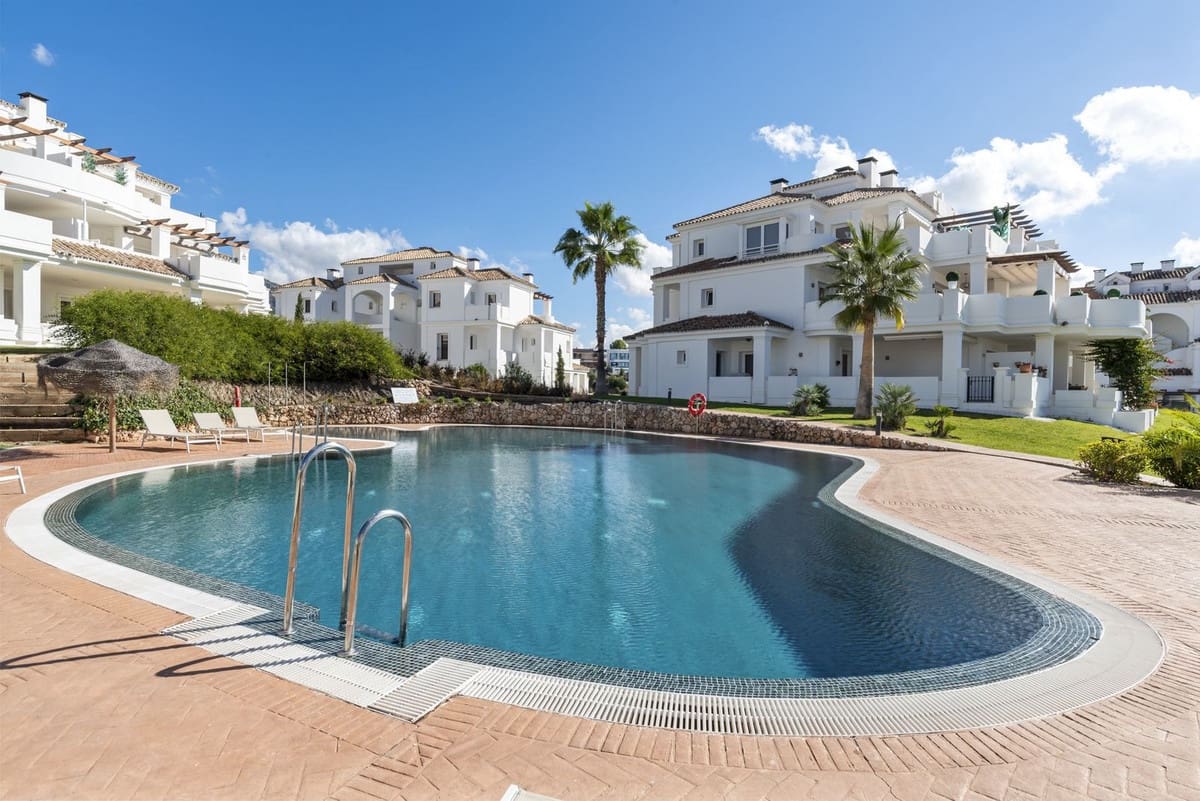3 bedroom Apartment for sale in Nueva Andalucia with pool garage - € 875,000 (Ref: 9400719)