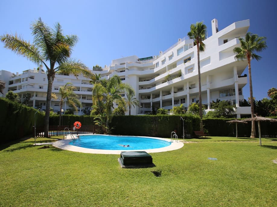 3 bedroom Apartment for sale in Guadalmina with pool garage - € 550,000 (Ref: 9400721)