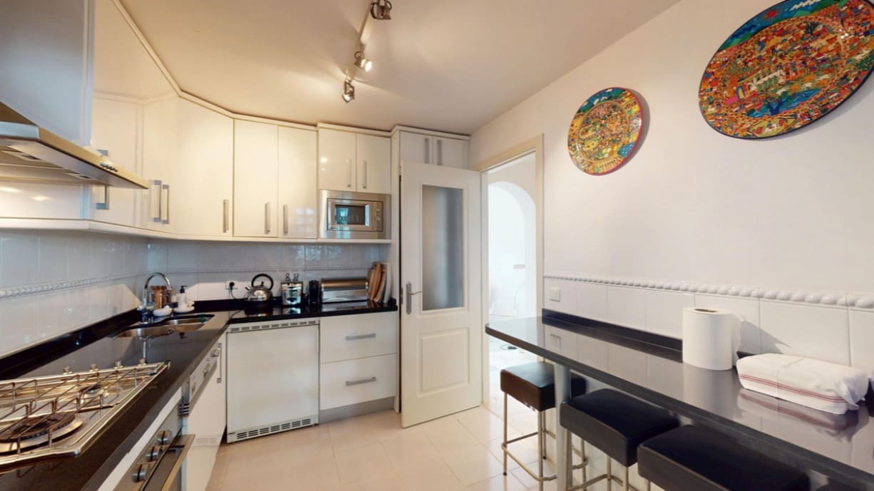 3 bedroom Apartment for sale in Guadalmina with pool garage - € 550,000 (Ref: 9400721)