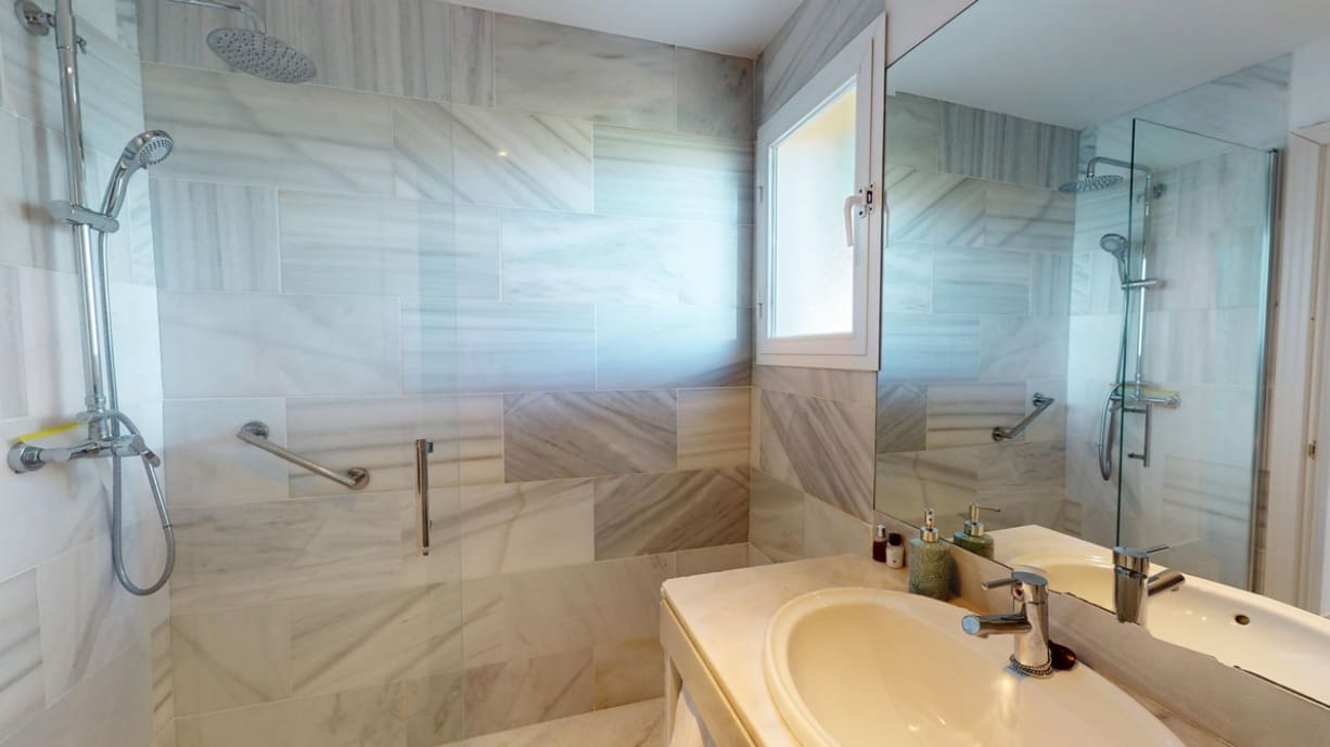 3 bedroom Apartment for sale in Guadalmina with pool garage - € 550,000 (Ref: 9400721)