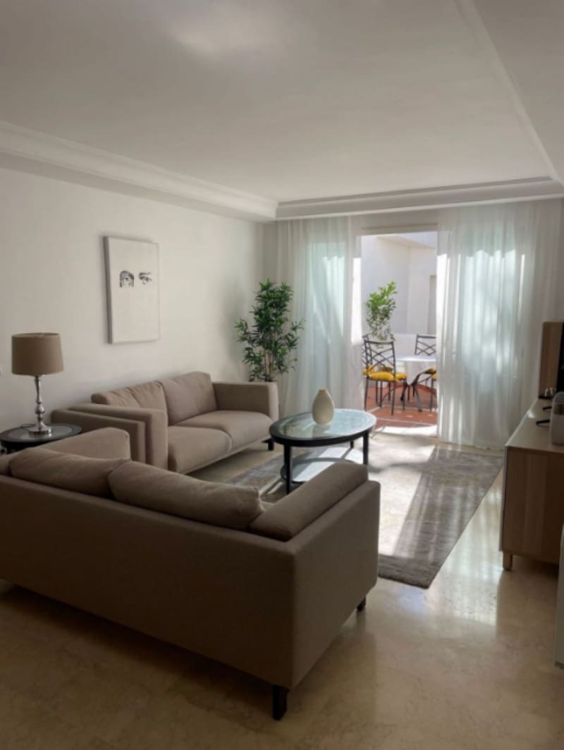 2 soverom Leilighet til salgs i Puerto Banus med svømmebasseng garasje - € 735 000 (Ref: 9400723)