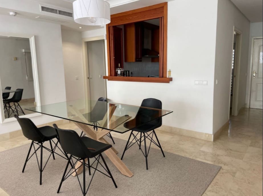 2 soverom Leilighet til salgs i Puerto Banus med svømmebasseng garasje - € 735 000 (Ref: 9400723)