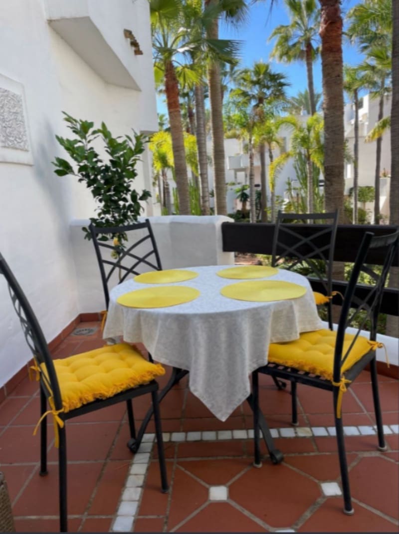 2 soverom Leilighet til salgs i Puerto Banus med svømmebasseng garasje - € 735 000 (Ref: 9400723)