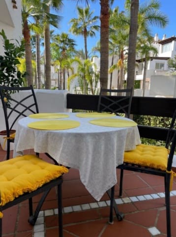 2 soverom Leilighet til salgs i Puerto Banus, Marbella med svømmebasseng garasje - € 735 000 (Ref: 9400723)