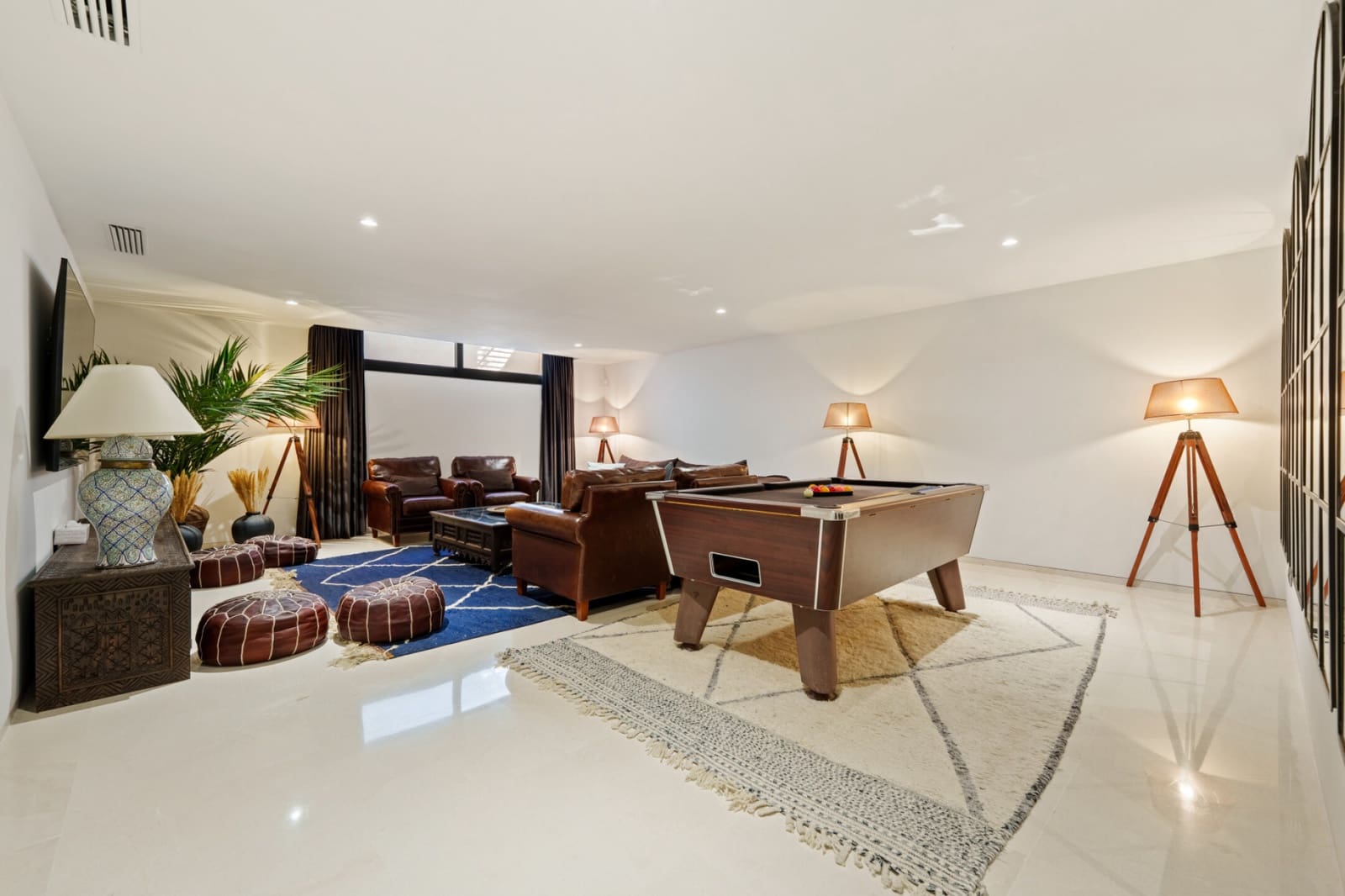 6 bedroom Villa for sale in Nueva Andalucia with pool garage - € 4,190,000 (Ref: 9400725)