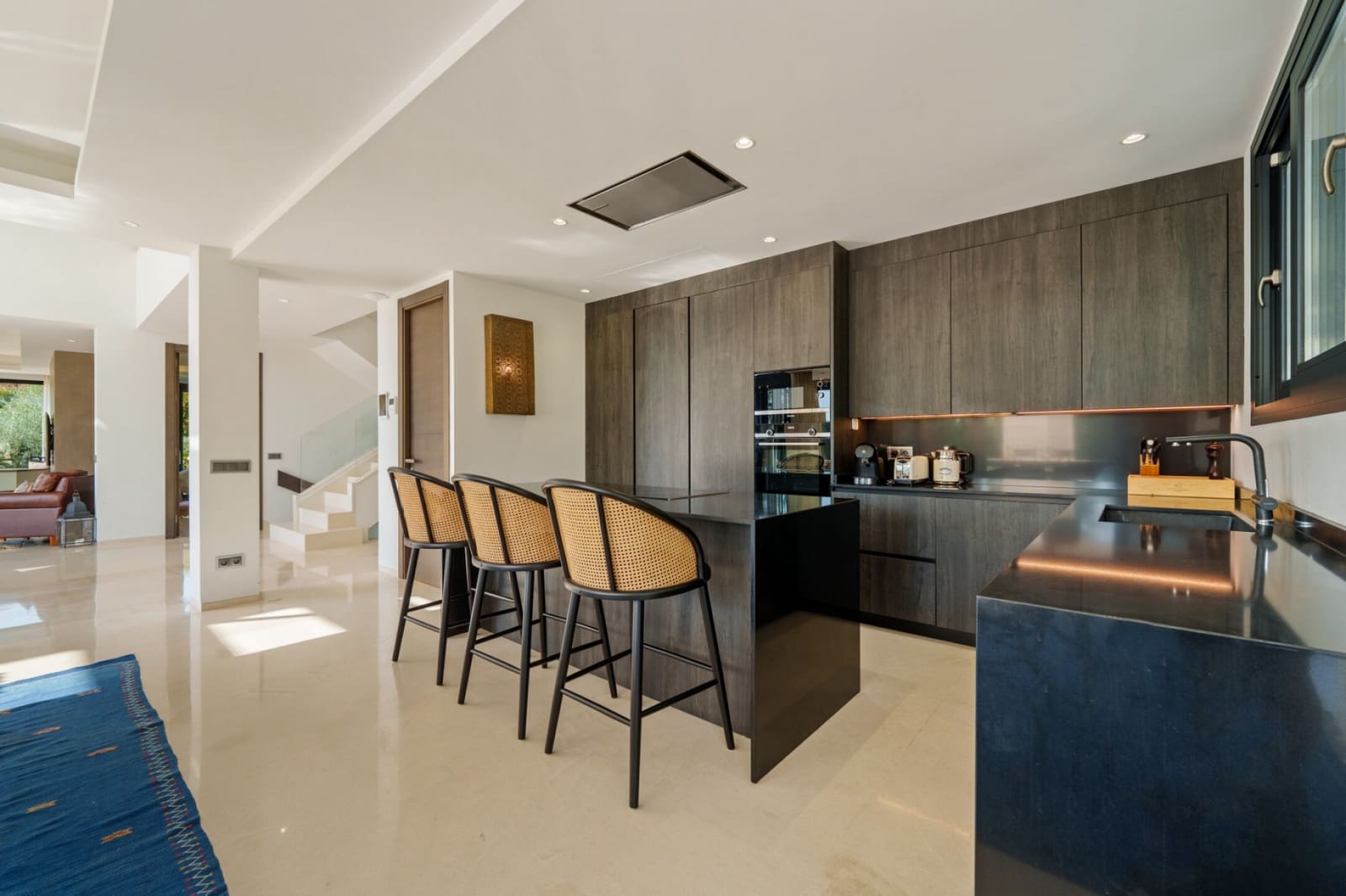 6 bedroom Villa for sale in Nueva Andalucia with pool garage - € 4,190,000 (Ref: 9400725)