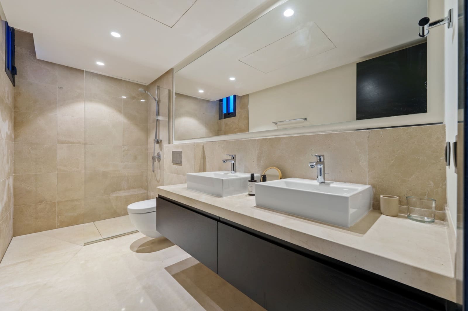 6 soveværelse Villa til salg i Nueva Andalucia med swimmingpool garage - € 4.290.000 (Ref: 9400726)