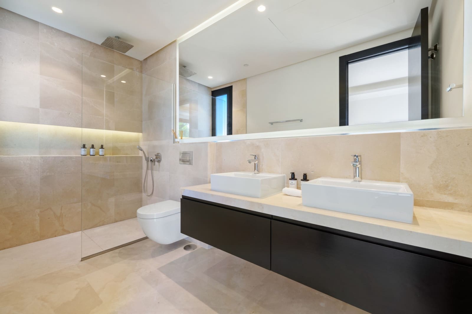 6 soveværelse Villa til salg i Nueva Andalucia med swimmingpool garage - € 4.290.000 (Ref: 9400726)