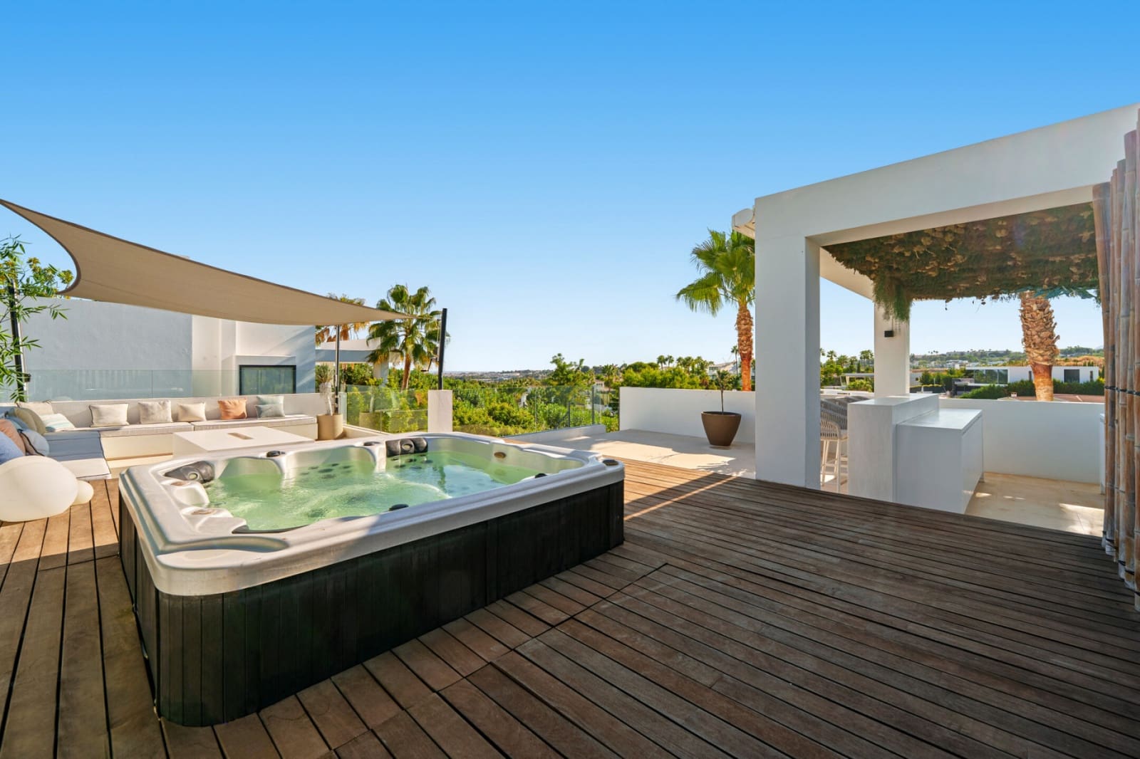 6 soveværelse Villa til salg i Nueva Andalucia med swimmingpool garage - € 4.290.000 (Ref: 9400726)