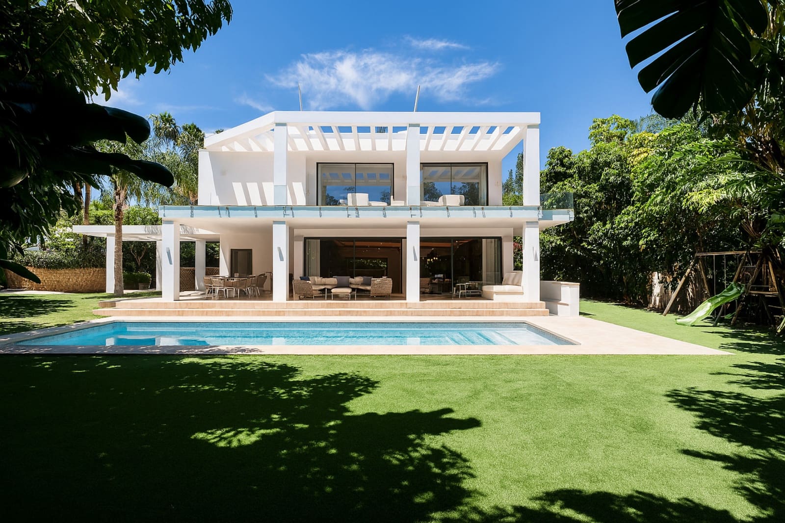 5 bedroom Villa for sale in Benahavis with pool garage - € 3,495,000 (Ref: 9400727)