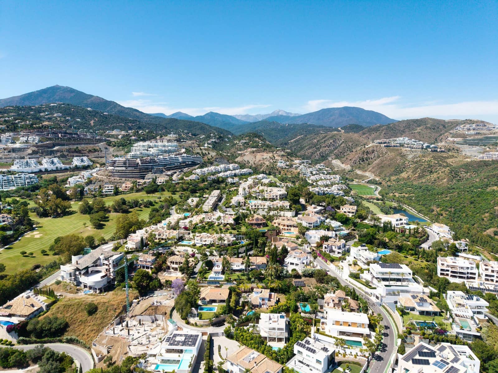 5 bedroom Villa for sale in Benahavis with pool garage - € 3,495,000 (Ref: 9400727)