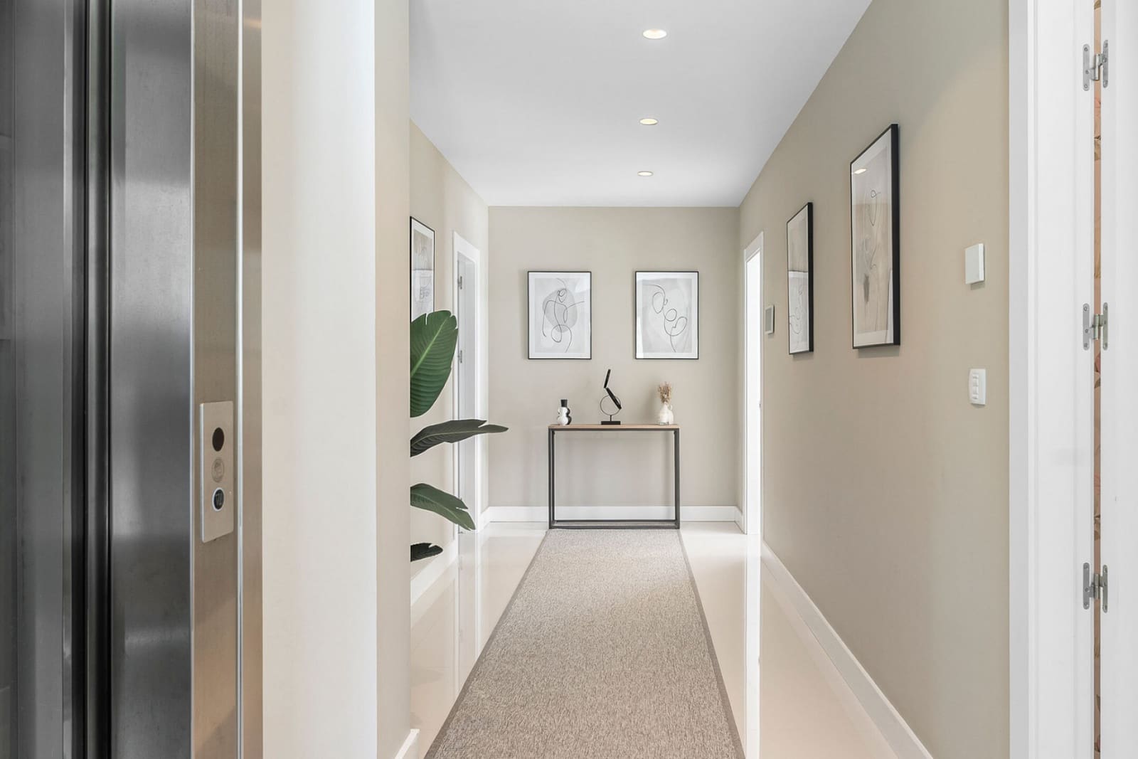 5 bedroom Villa for sale in Benahavis with pool garage - € 3,495,000 (Ref: 9400727)