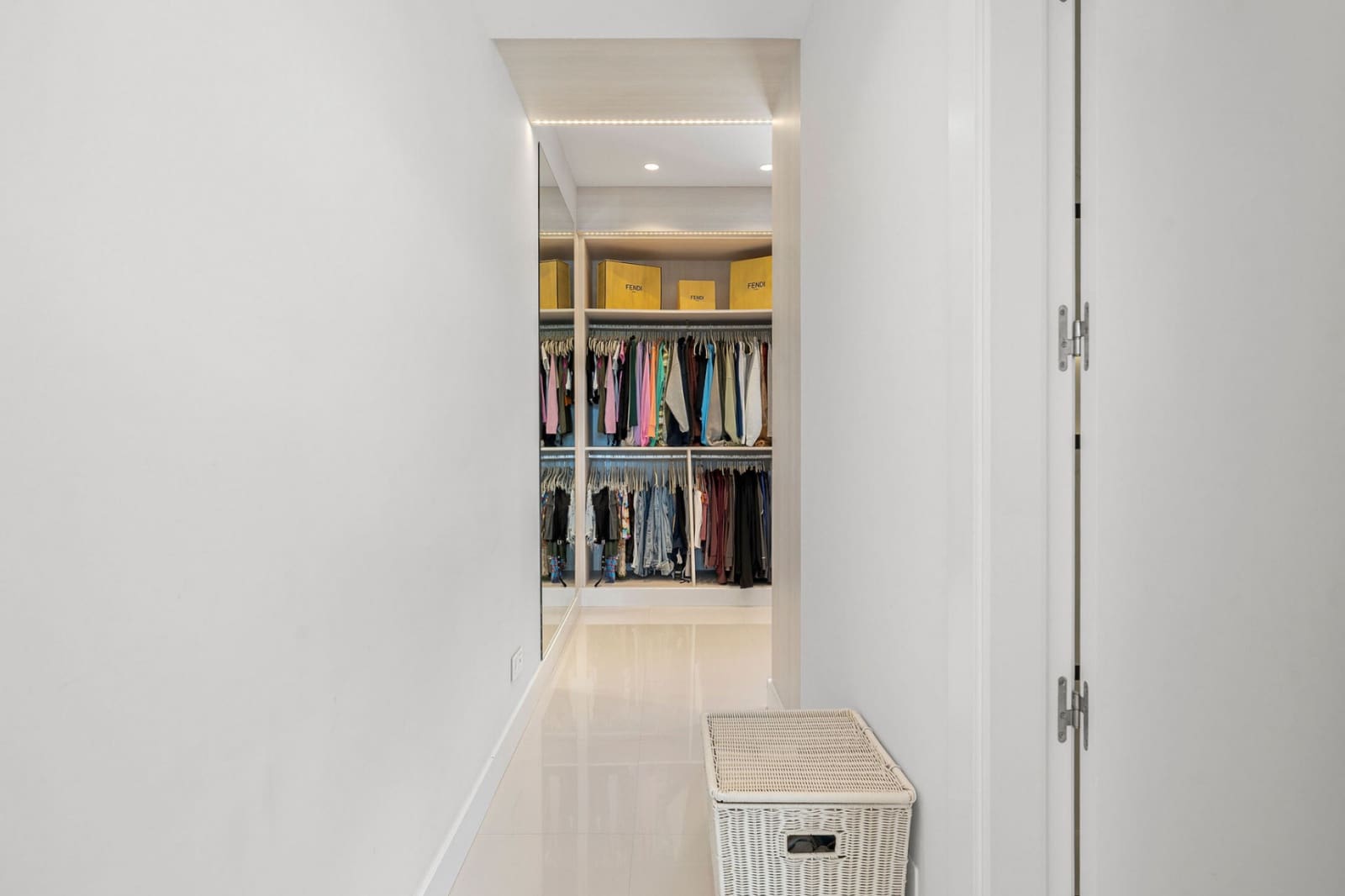 5 bedroom Villa for sale in Benahavis with pool garage - € 3,495,000 (Ref: 9400727)