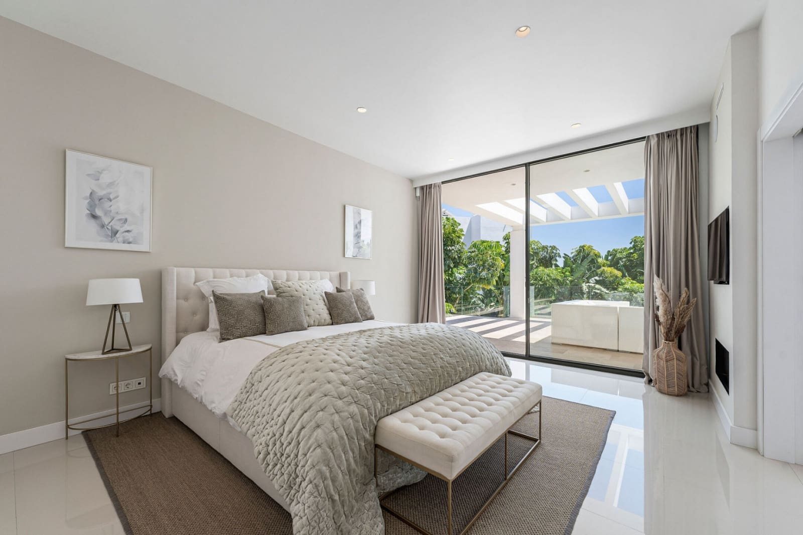 5 bedroom Villa for sale in Benahavis with pool garage - € 3,495,000 (Ref: 9400727)