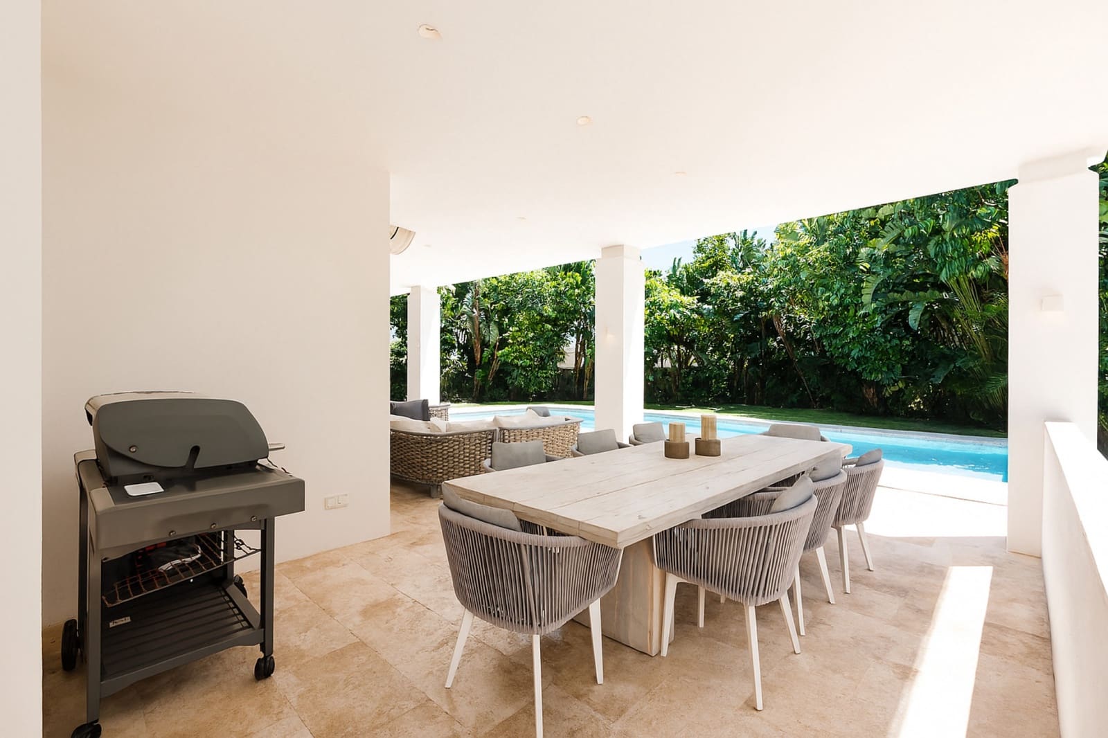 5 bedroom Villa for sale in Benahavis with pool garage - € 3,495,000 (Ref: 9400727)