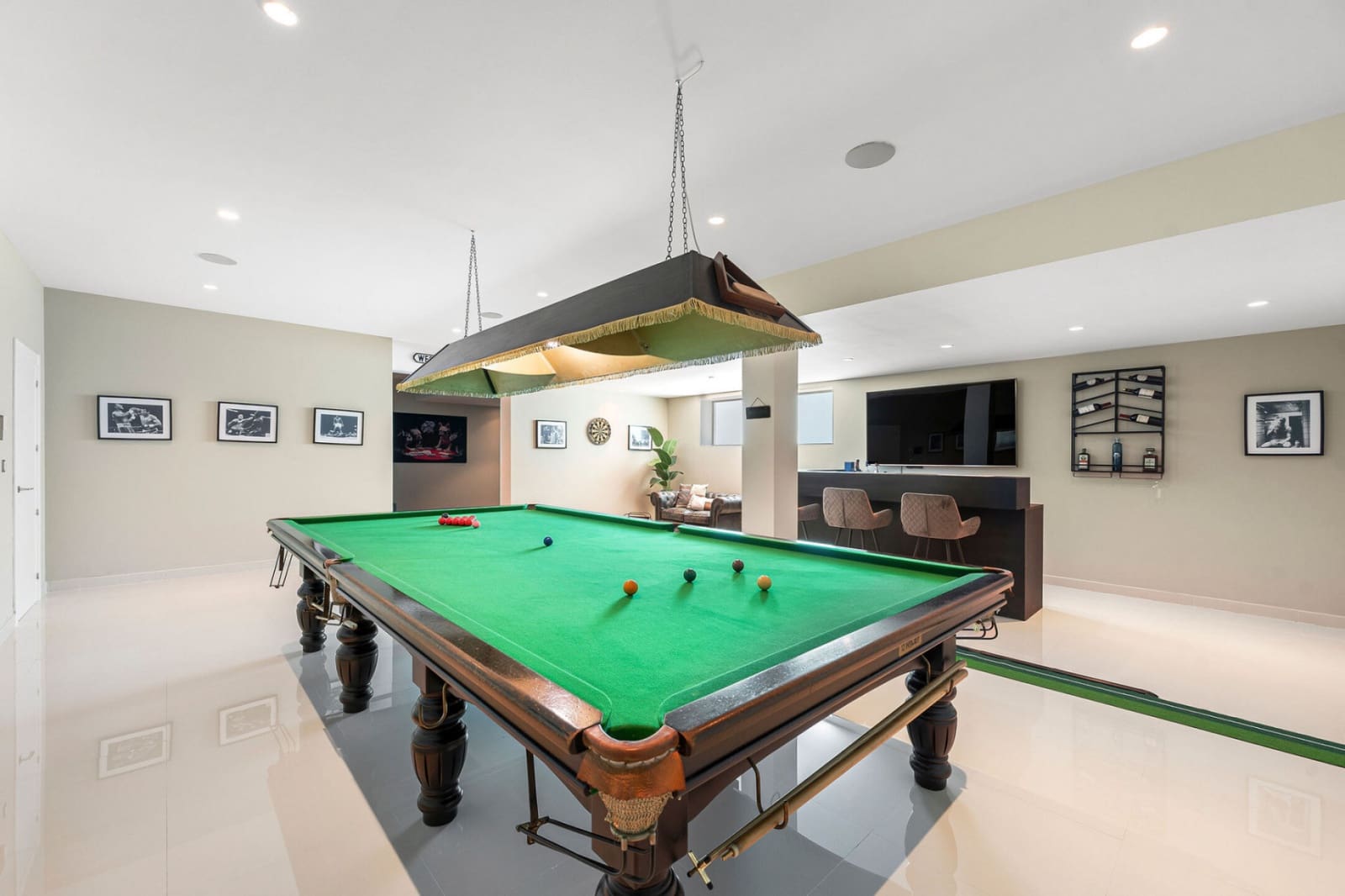 5 bedroom Villa for sale in Benahavis with pool garage - € 3,495,000 (Ref: 9400727)