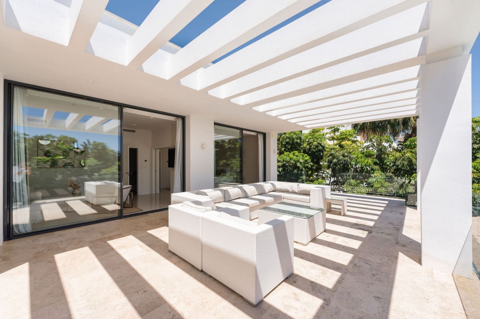 5 bedroom Villa for sale in Benahavis with pool garage - € 3,495,000 (Ref: 9400727)