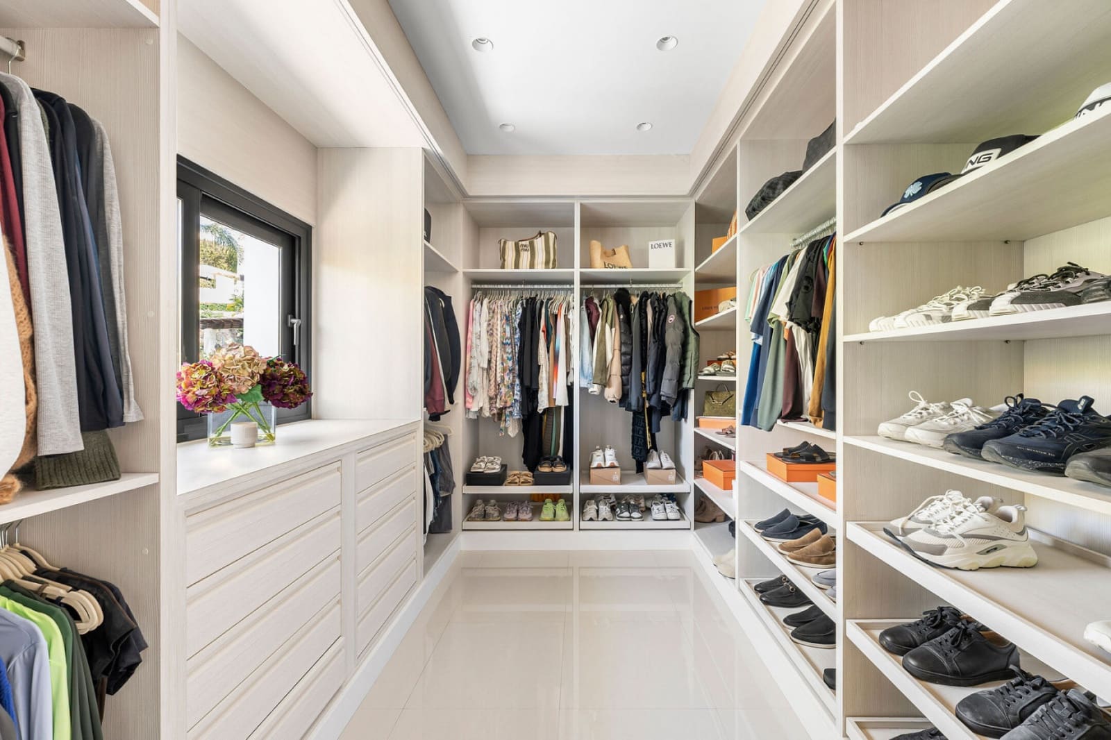 5 bedroom Villa for sale in Benahavis with pool garage - € 3,495,000 (Ref: 9400727)