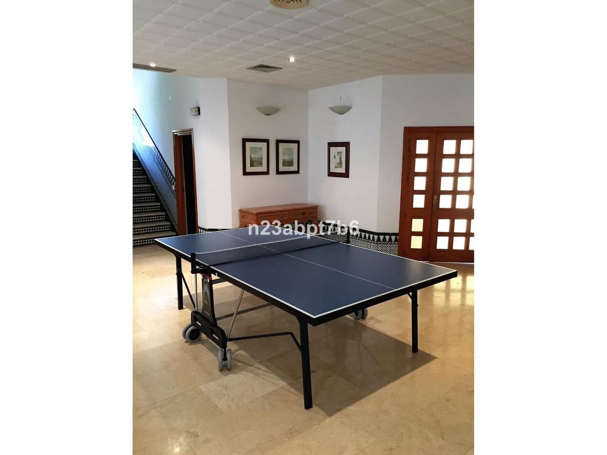 2 bedroom Apartment for sale in Nueva Andalucia with pool garage - € 445,000 (Ref: 9403221)