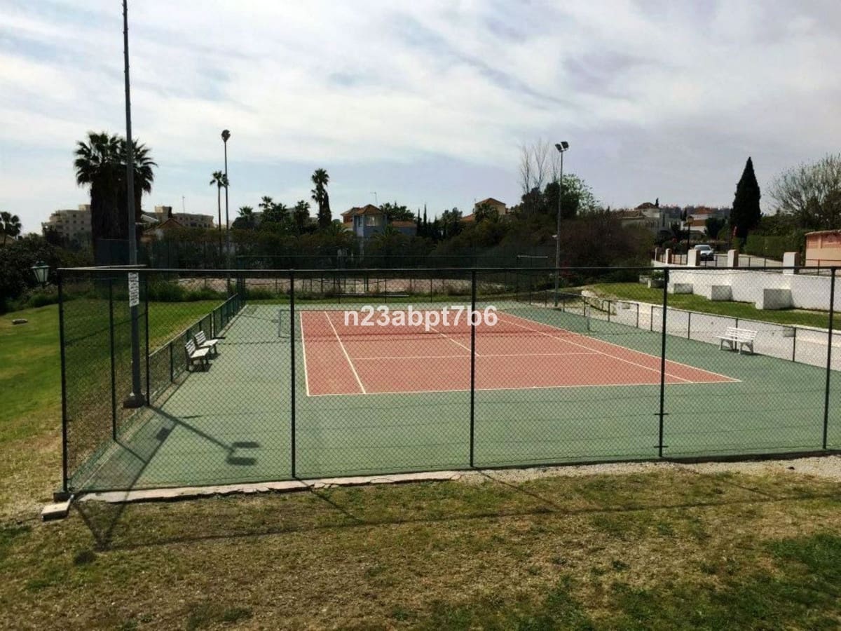 2 bedroom Apartment for sale in Nueva Andalucia with pool garage - € 445,000 (Ref: 9403221)