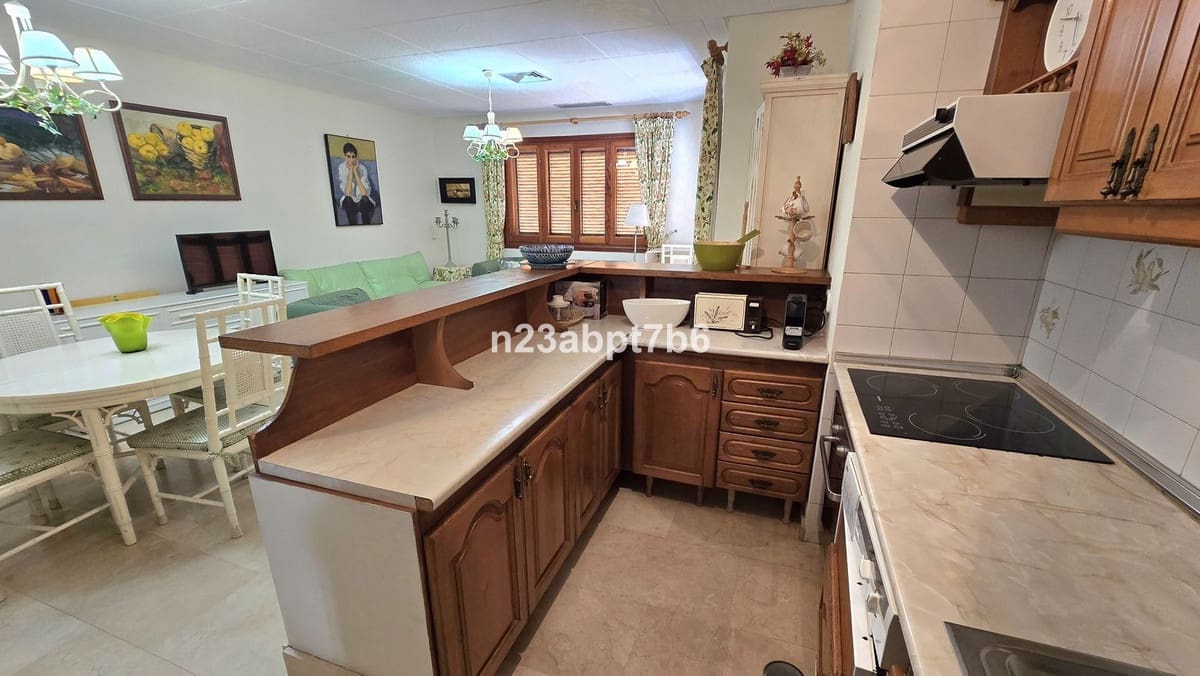 2 bedroom Apartment for sale in Nueva Andalucia with pool garage - € 445,000 (Ref: 9403221)