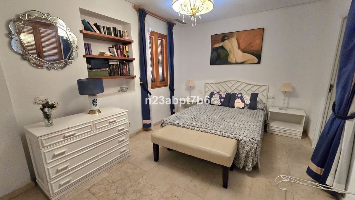 2 bedroom Apartment for sale in Nueva Andalucia with pool garage - € 445,000 (Ref: 9403221)