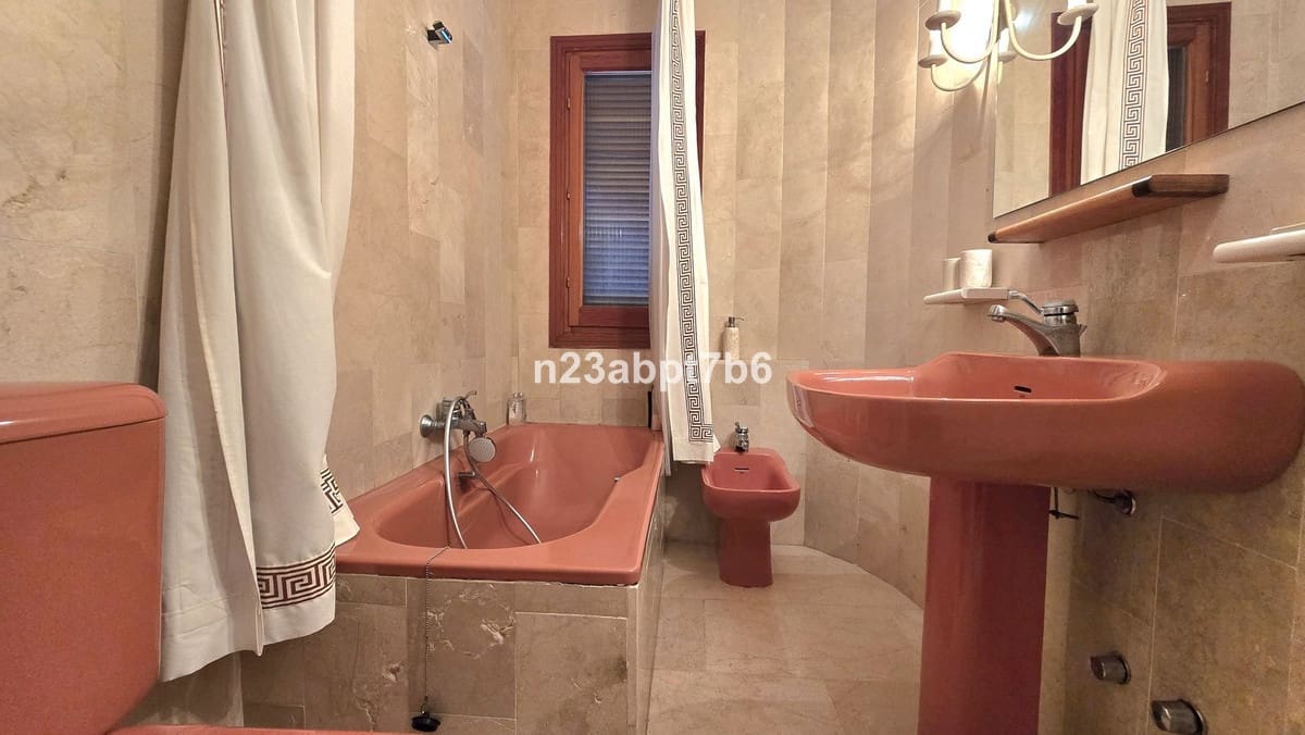 2 bedroom Apartment for sale in Nueva Andalucia with pool garage - € 445,000 (Ref: 9403221)