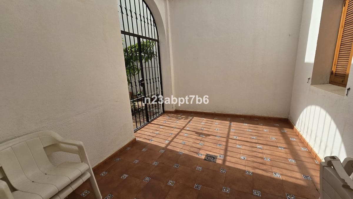 2 bedroom Apartment for sale in Nueva Andalucia with pool garage - € 445,000 (Ref: 9403221)