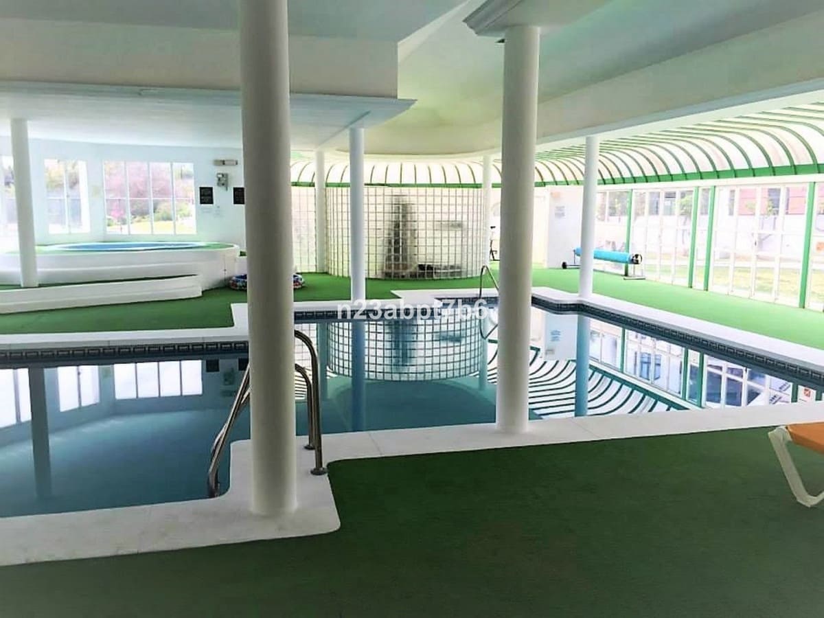 2 bedroom Apartment for sale in Nueva Andalucia with pool garage - € 445,000 (Ref: 9403221)