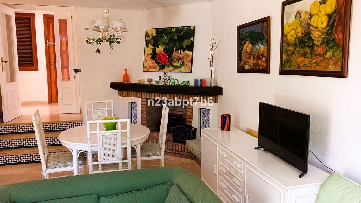 2 bedroom Apartment for sale in Nueva Andalucia with pool garage - € 445,000 (Ref: 9403221)