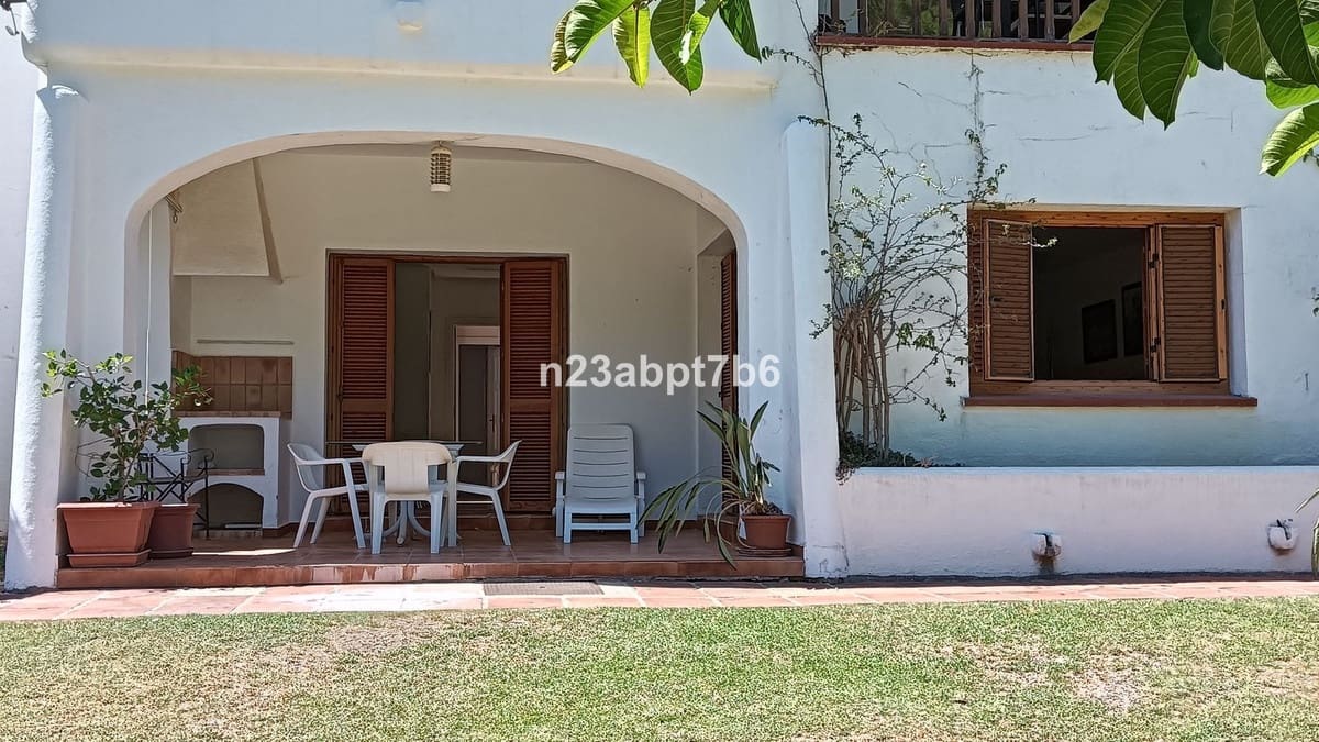 2 bedroom Apartment for sale in Nueva Andalucia with pool garage - € 445,000 (Ref: 9403221)