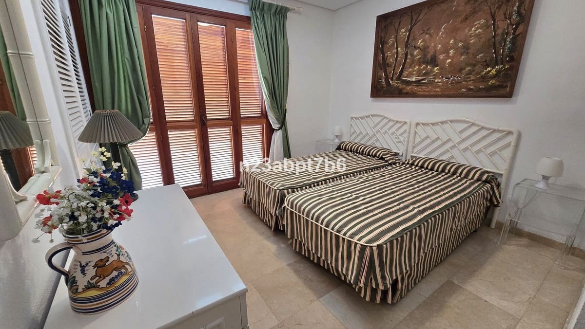 2 bedroom Apartment for sale in Nueva Andalucia with pool garage - € 445,000 (Ref: 9403221)