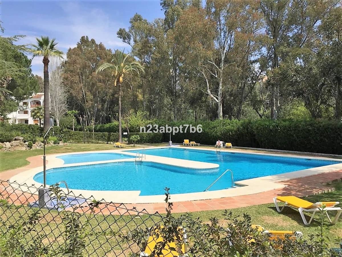 2 bedroom Apartment for sale in Nueva Andalucia with pool garage - € 445,000 (Ref: 9403221)