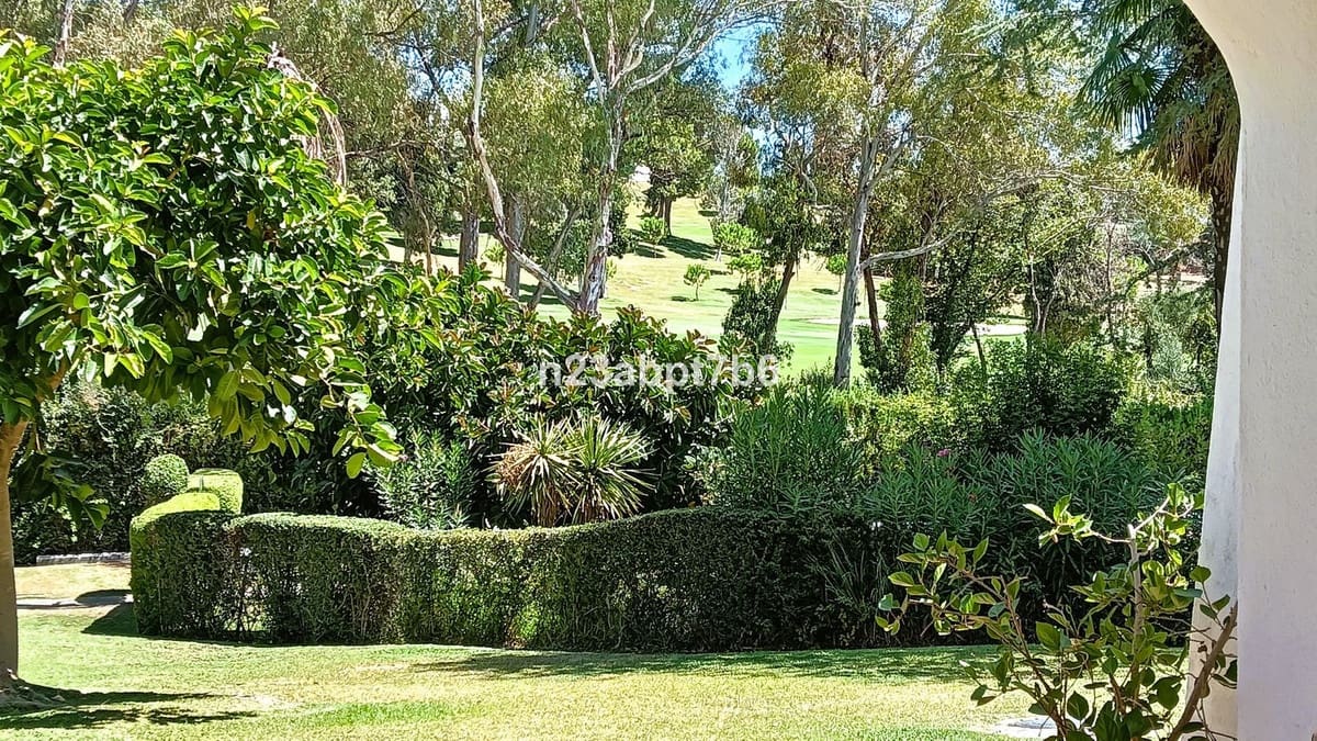 2 bedroom Apartment for sale in Nueva Andalucia with pool garage - € 445,000 (Ref: 9403221)