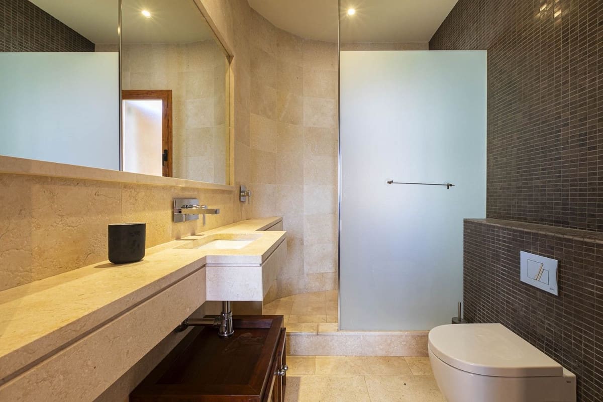 2 bedroom Penthouse for sale in Nueva Andalucia with pool garage - € 420,000 (Ref: 9403222)