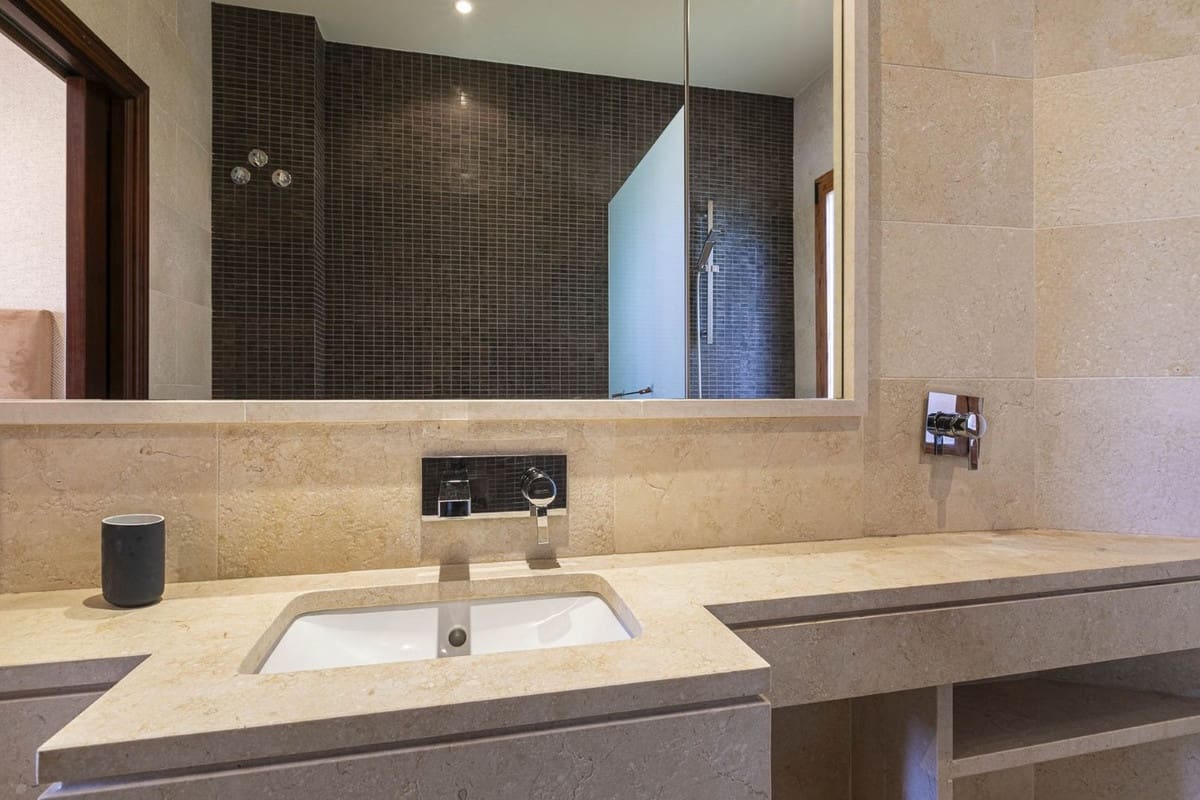 2 bedroom Penthouse for sale in Nueva Andalucia with pool garage - € 420,000 (Ref: 9403222)