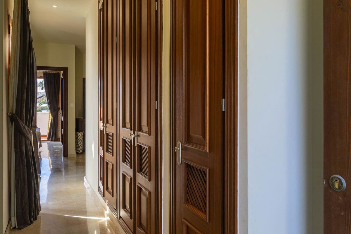 2 bedroom Penthouse for sale in Nueva Andalucia with pool garage - € 420,000 (Ref: 9403222)