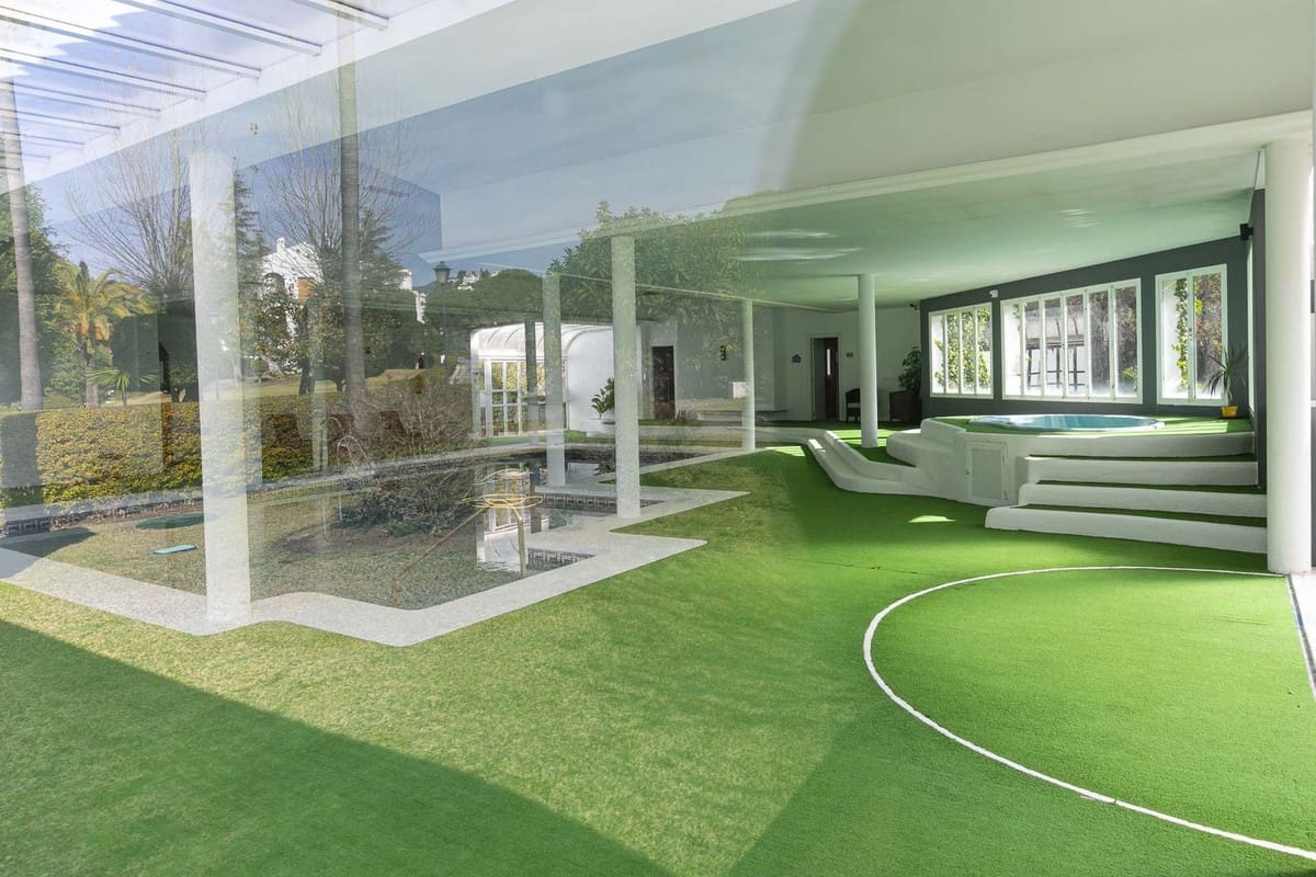 2 bedroom Penthouse for sale in Nueva Andalucia with pool garage - € 420,000 (Ref: 9403222)