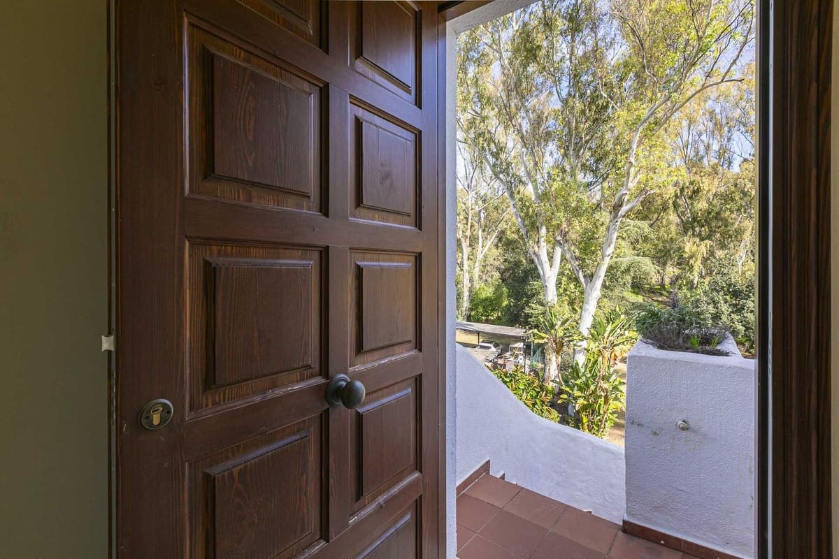 2 bedroom Penthouse for sale in Nueva Andalucia with pool garage - € 420,000 (Ref: 9403222)