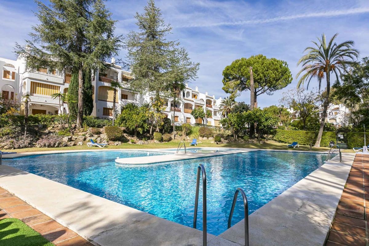 2 bedroom Penthouse for sale in Nueva Andalucia with pool garage - € 420,000 (Ref: 9403222)