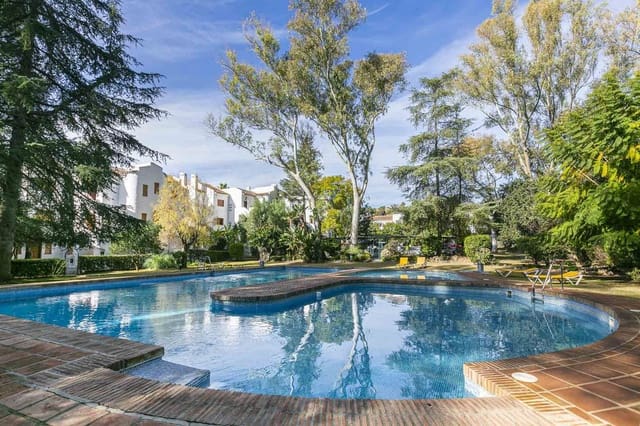 2 sypialnia Penthouse na sprzedaż w Nueva Andalucia, Marbella z basenem garażem - 397 000 € (Ref: 9403222)