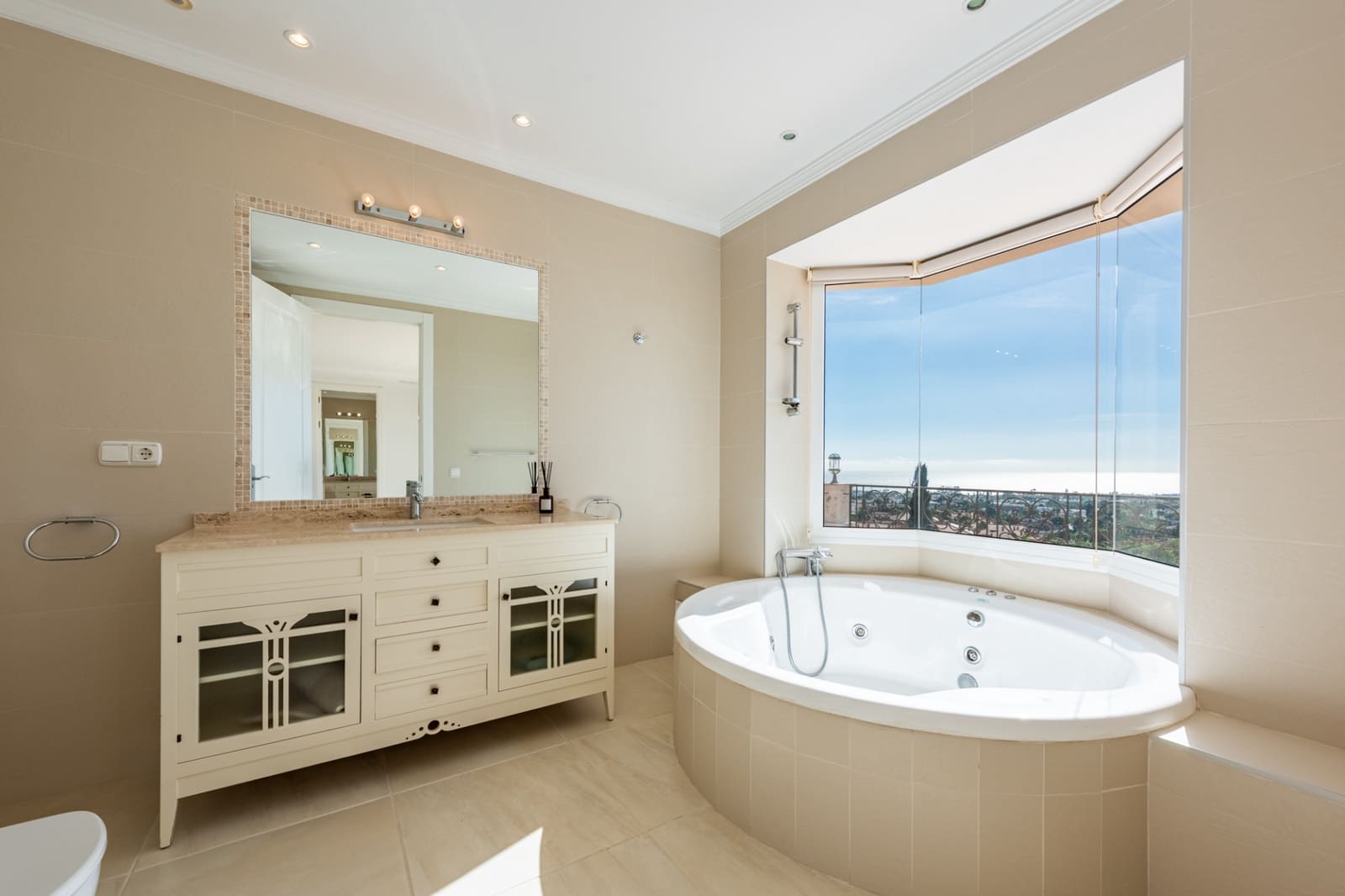 7 sypialnia Willa na sprzedaż w Los Flamingos z basenem garażem - 3 995 000 € (Ref: 9403223)