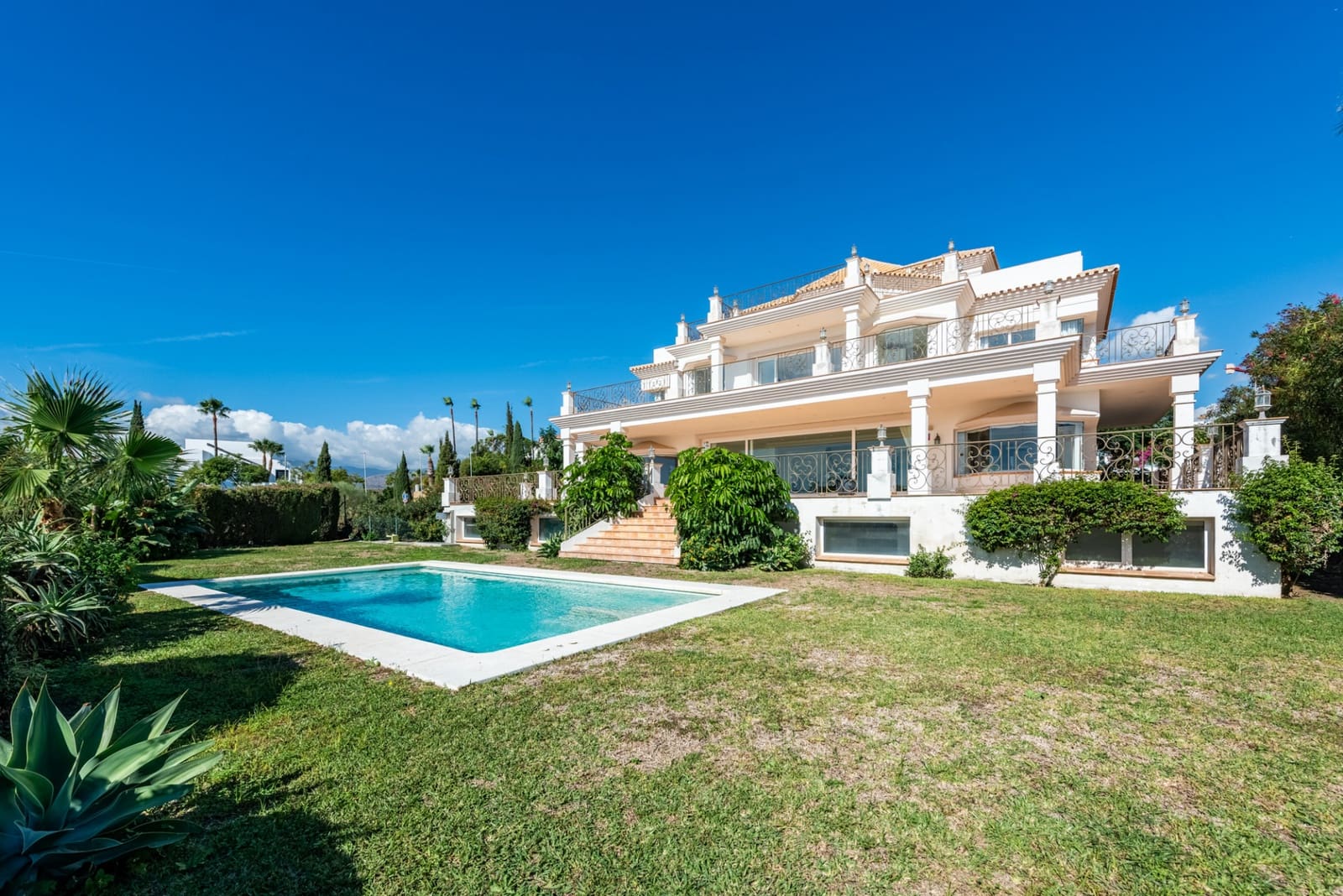 7 sypialnia Willa na sprzedaż w Los Flamingos z basenem garażem - 3 995 000 € (Ref: 9403223)