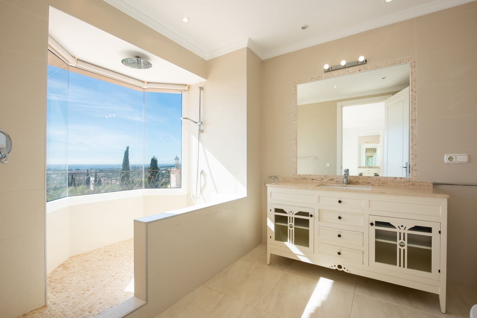 Chalet de 7 habitaciones en Los Flamingos en venta con piscina garaje - 3.995.000 € (Ref: 9403223)