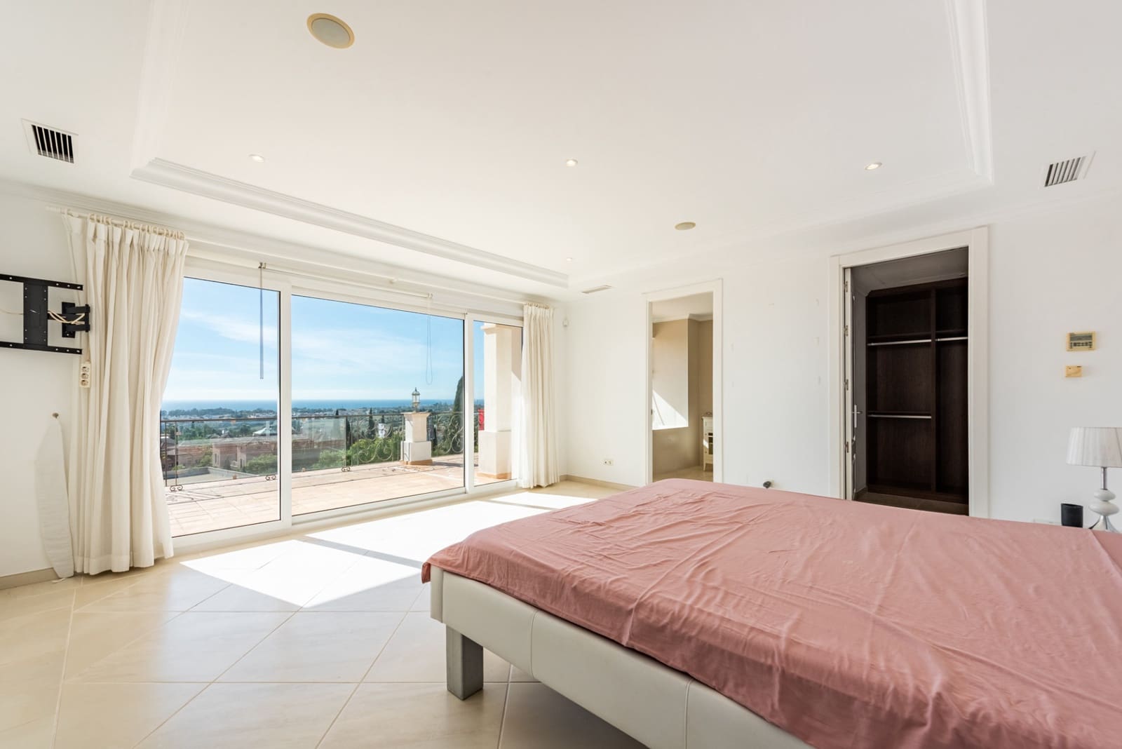 Chalet de 7 habitaciones en Los Flamingos en venta con piscina garaje - 3.995.000 € (Ref: 9403223)
