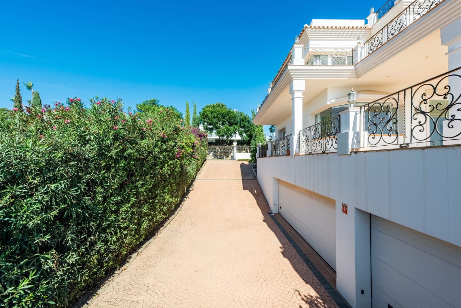 Chalet de 7 habitaciones en Los Flamingos en venta con piscina garaje - 3.995.000 € (Ref: 9403223)