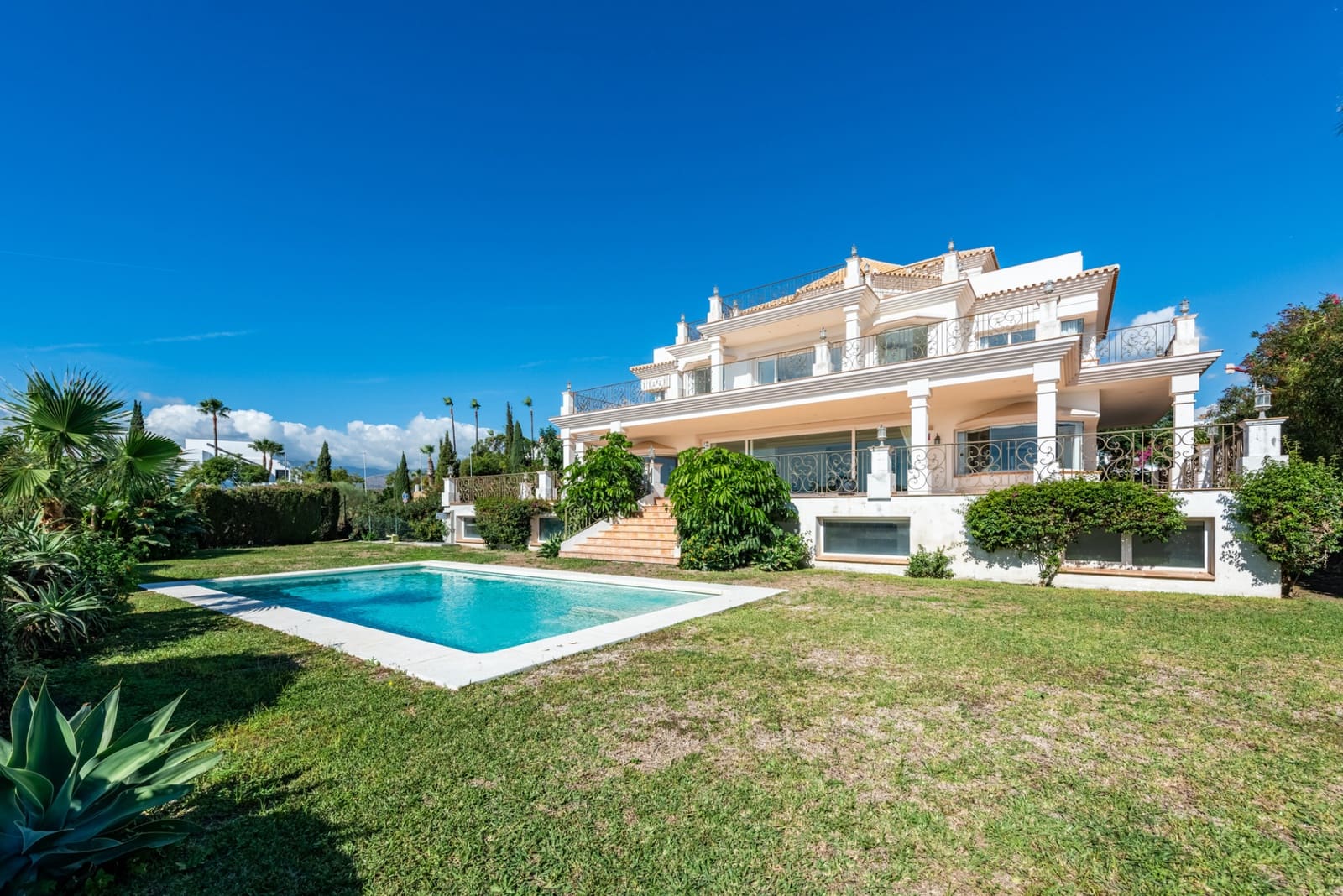 Chalet de 7 habitaciones en Los Flamingos en venta con piscina garaje - 3.995.000 € (Ref: 9403223)