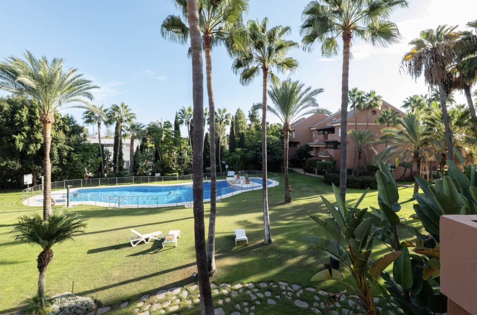 2 bedroom Apartment for sale in Puerto Banus with pool garage - € 800,000 (Ref: 9410840)